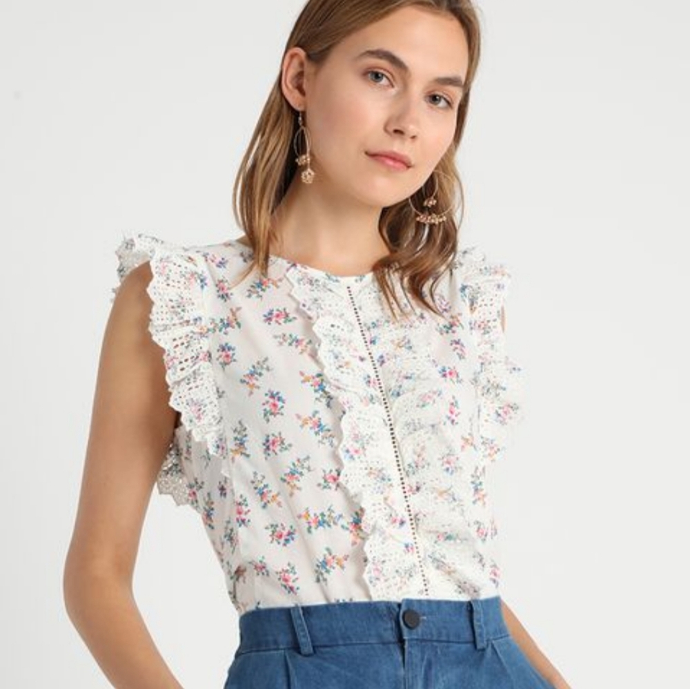 GAP Cropped Floral Blouse